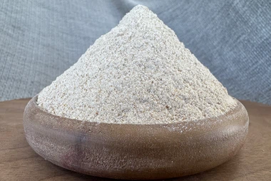 Kurutulmuş kereviz kökü ve yaprağı tozu