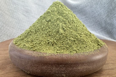 Kurutulmuş kereviz yaprak tozu